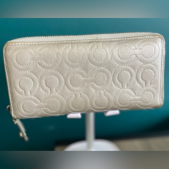 COACH  peyton OP Art Leather Zip Around Long Silver Wallet - Picture 5 of 10